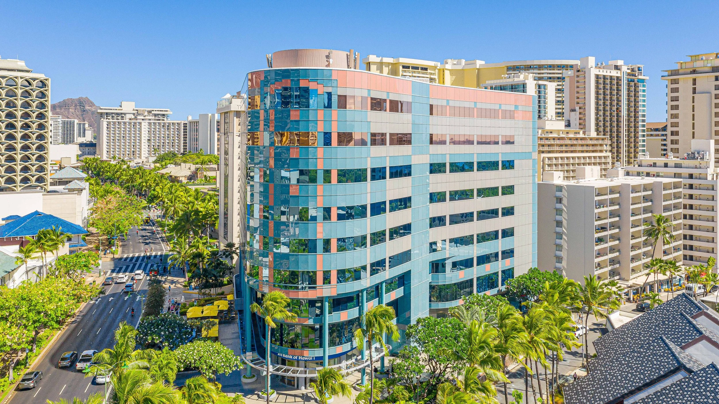 Tenant Gallery — Bank Of Hawaii Waikiki Center